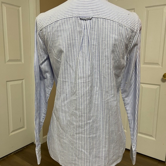 ❤️Women’s Talbots blue and white striped button up dress shirt, size 4 - Picture 5 of 8